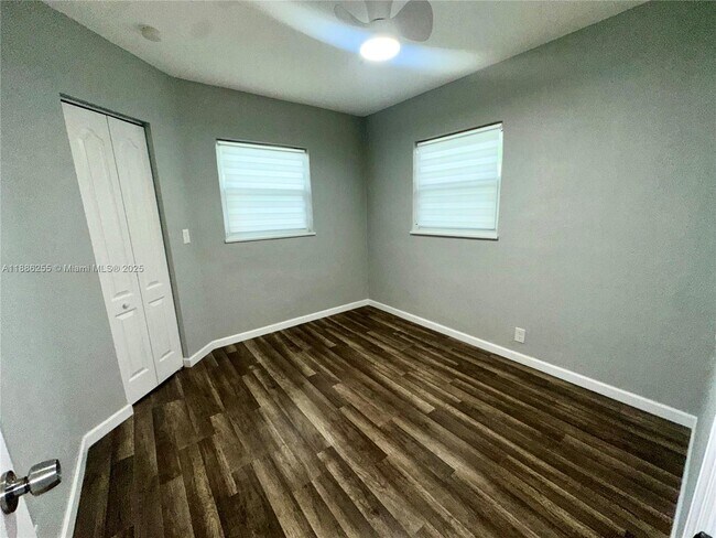 Building Photo - 614 N 56th Ave