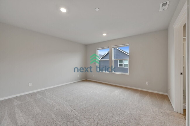 Building Photo - Modern 4-Bedroom Home in Rainier Ridge