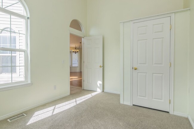 Building Photo - 5 Bedroom Home in Herriman; 2700 sq ft; Open Floor Plan