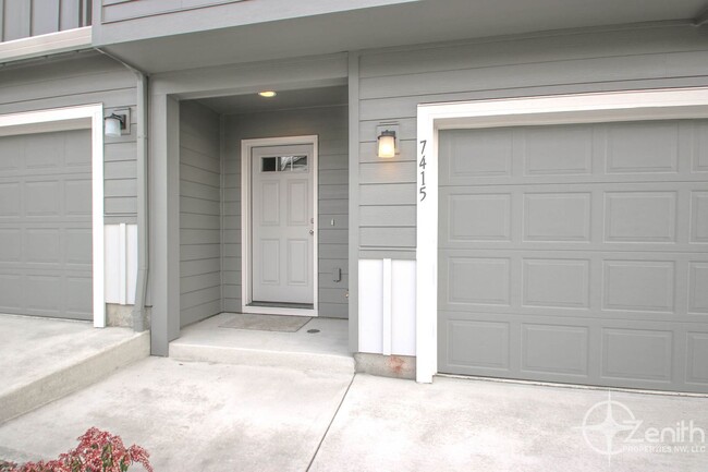 Building Photo - Conveniently Located 3 Bedroom Town Home i...