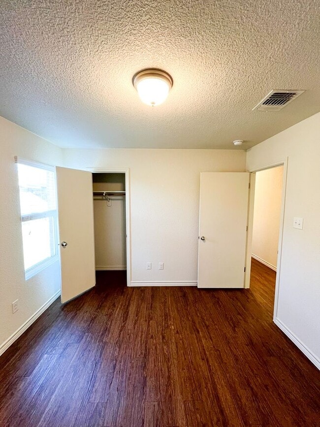 Building Photo - 1519 Justin Lp