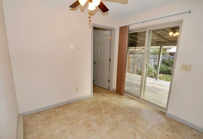 Building Photo - 2 bed 2 bath Hayden rancher duplex