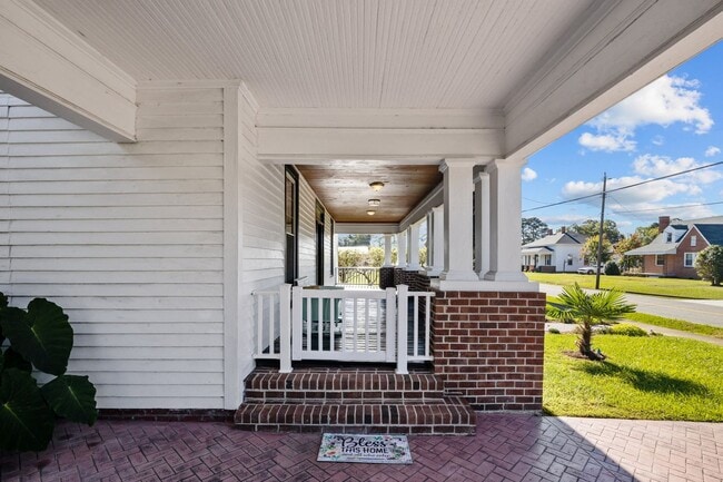 Building Photo - RENTAL HOME 3BD/2BTH