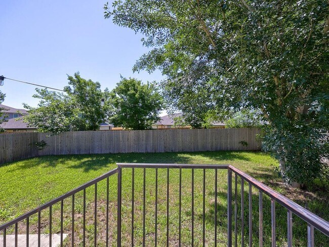 Building Photo - 148 Sapphire Lake Dr