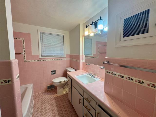 Building Photo - 822 Edgewood Pl