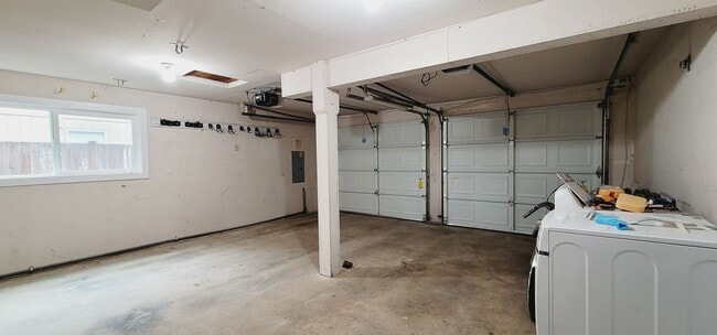 Building Photo - Stunning 4 bedroom House in an amazing location of Puyallup!