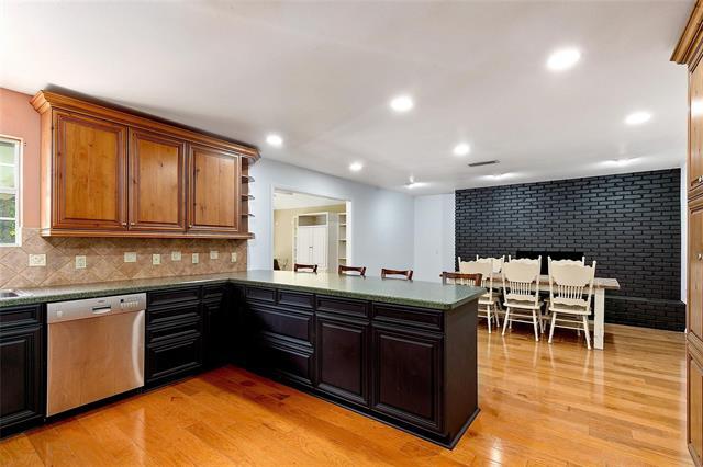 Building Photo - 6728 Victoria Ave