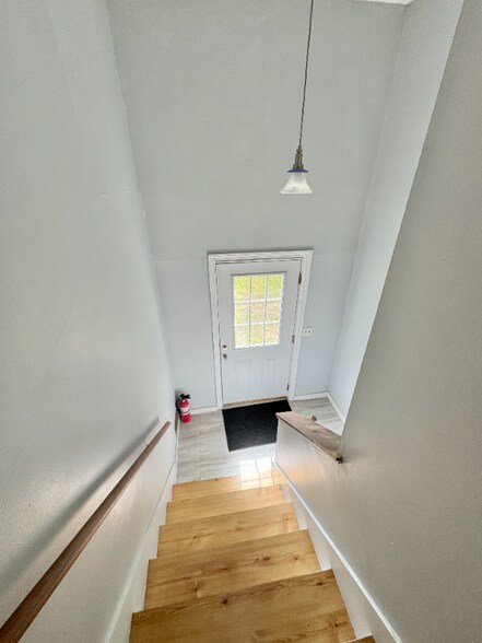 Building Photo - 21 Wardwell Rd