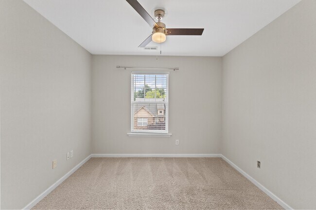 Building Photo - 611 Carlton Commons Ln