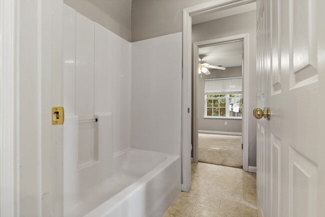 Building Photo - Fletcher Townhouse