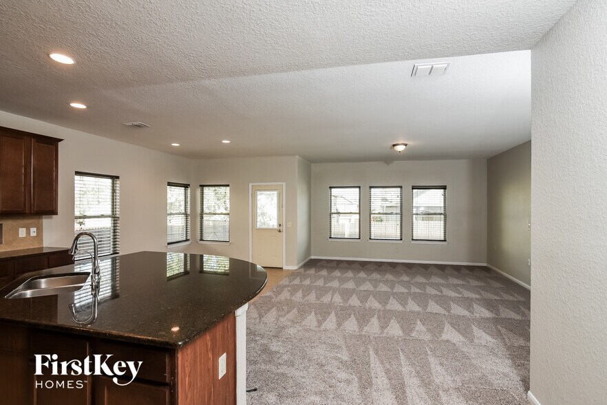 Building Photo - 10523 Branch Post