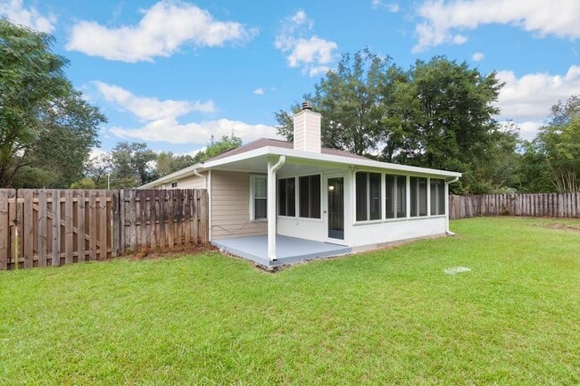 Building Photo - 121 Duncan Dr