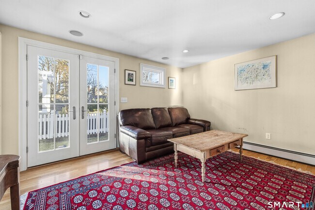 Building Photo - 5 Middle Beach Rd