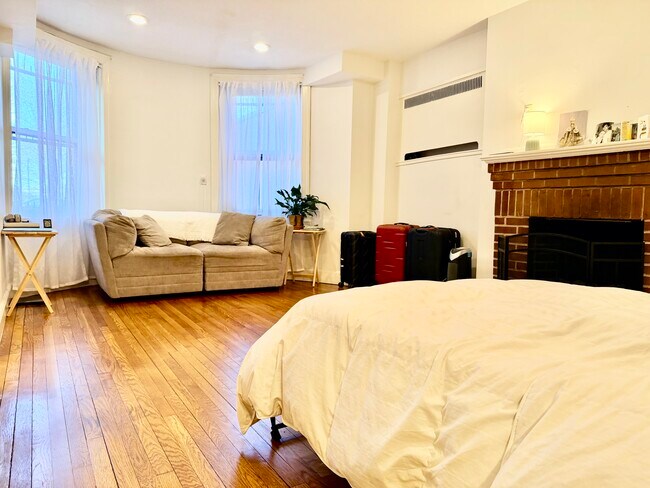 Building Photo - 354 Beacon St