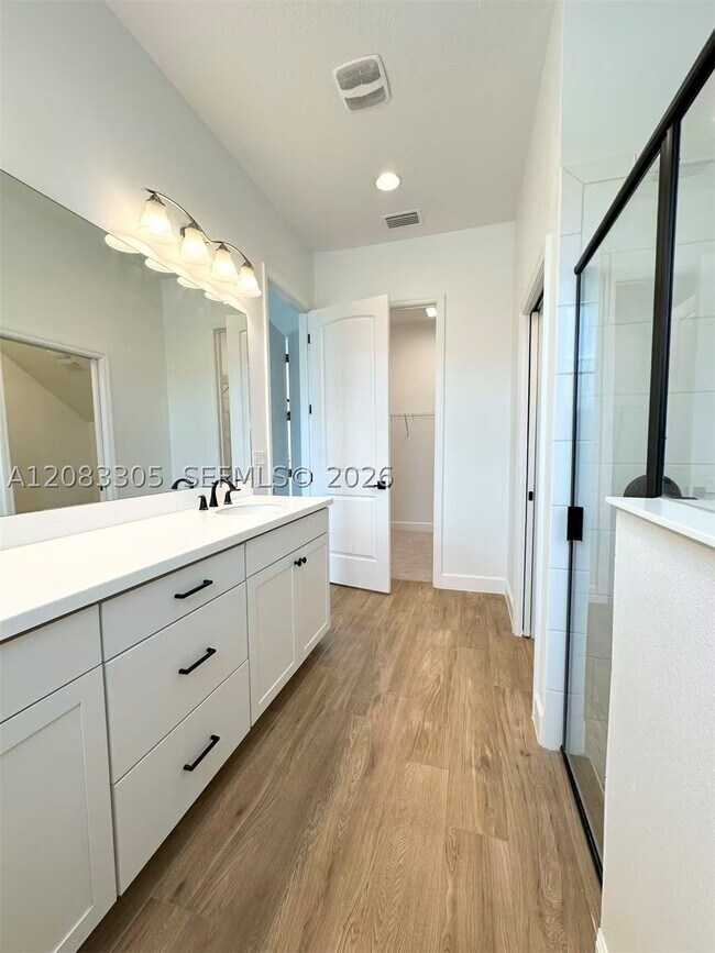 Building Photo - 8436 Lyside Dr