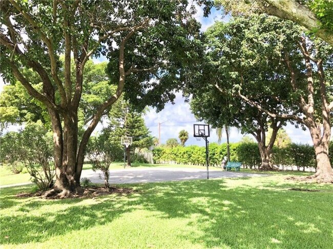 Building Photo - 105 Lake Emerald Dr