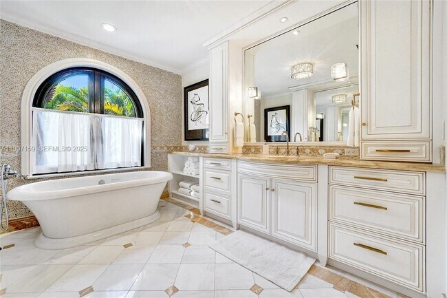 Building Photo - 2035 NE 31st Ave