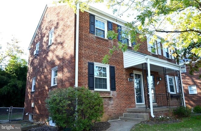 Building Photo - 206 S Courthouse Rd