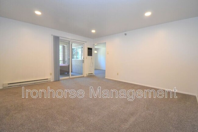 Building Photo - 813 W Villard St