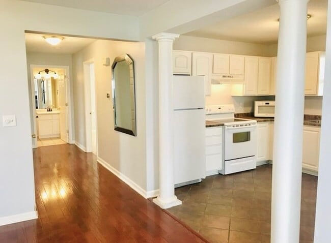 Building Photo - 106 Chesterfield Ct