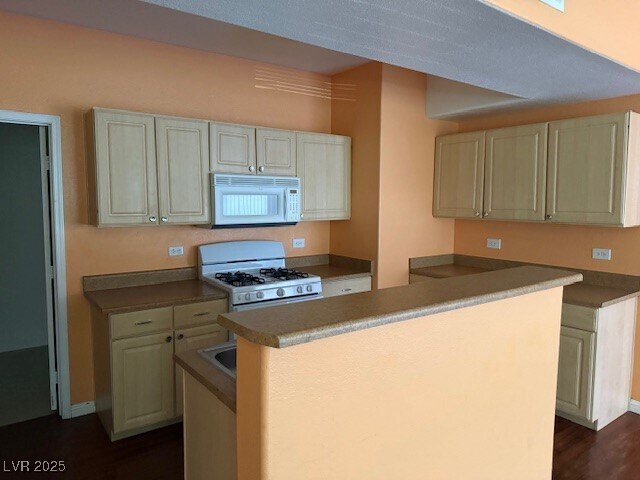 Building Photo - 8250 N Grand Canyon Dr
