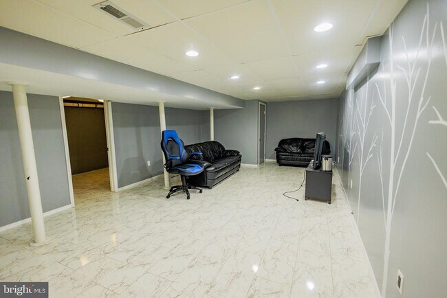 Building Photo - 300 MacClelland Ave