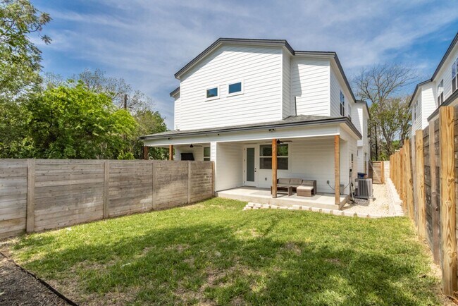 Building Photo - 7507 Bethune Ave