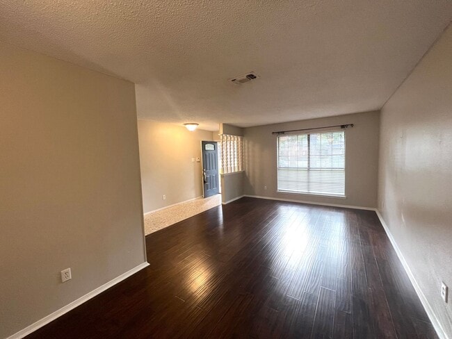 Building Photo - Charming single-story home with 4 bedrooms and 2 bathrooms for rent in neighborhood of Anderson M...