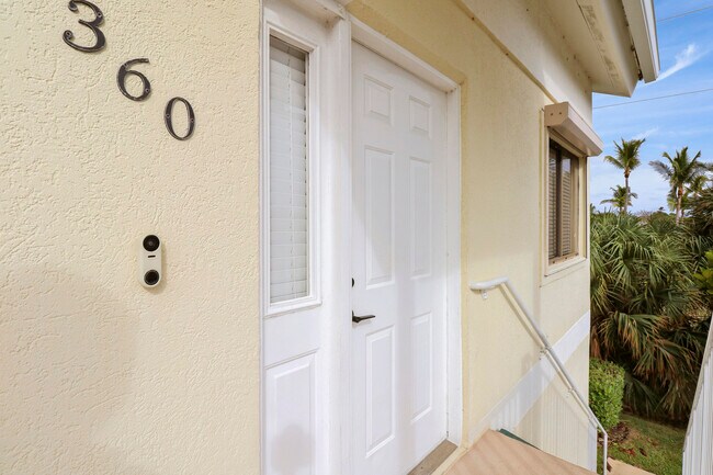 Building Photo - 360 Bella Vista Ct N