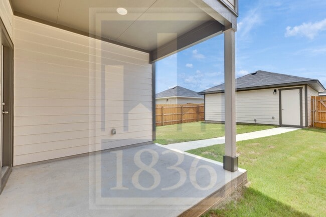 Building Photo - 304 Azua Path