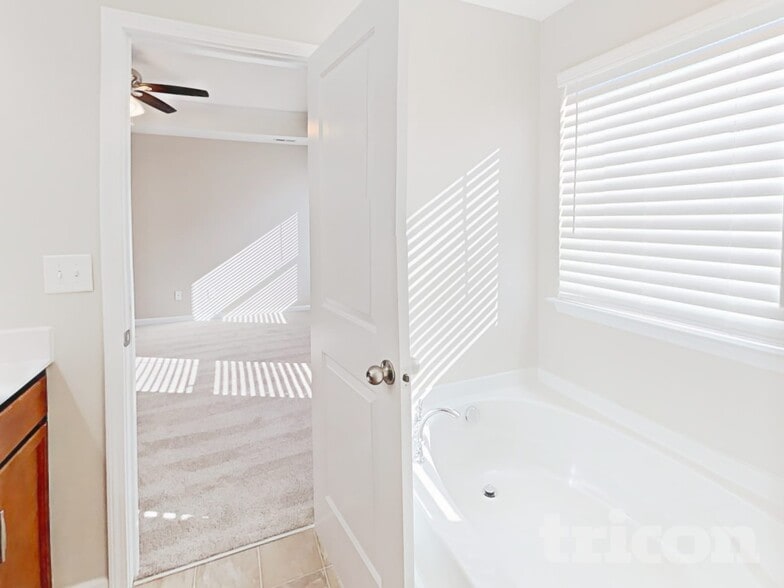 Building Photo - 2906 San Saba St