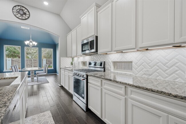 Building Photo - 806 Butterfly Garden Trail