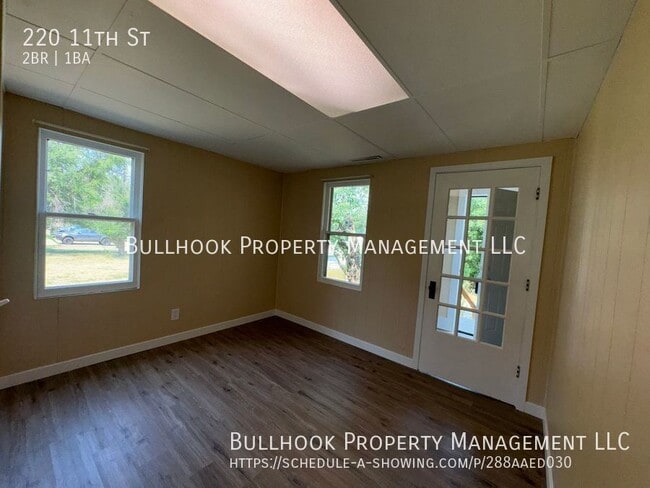 Building Photo - 220 11th St