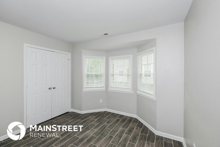 Building Photo - 10005 Dunfries Rd