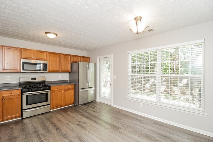 Building Photo - 551 Arrowhead Dr