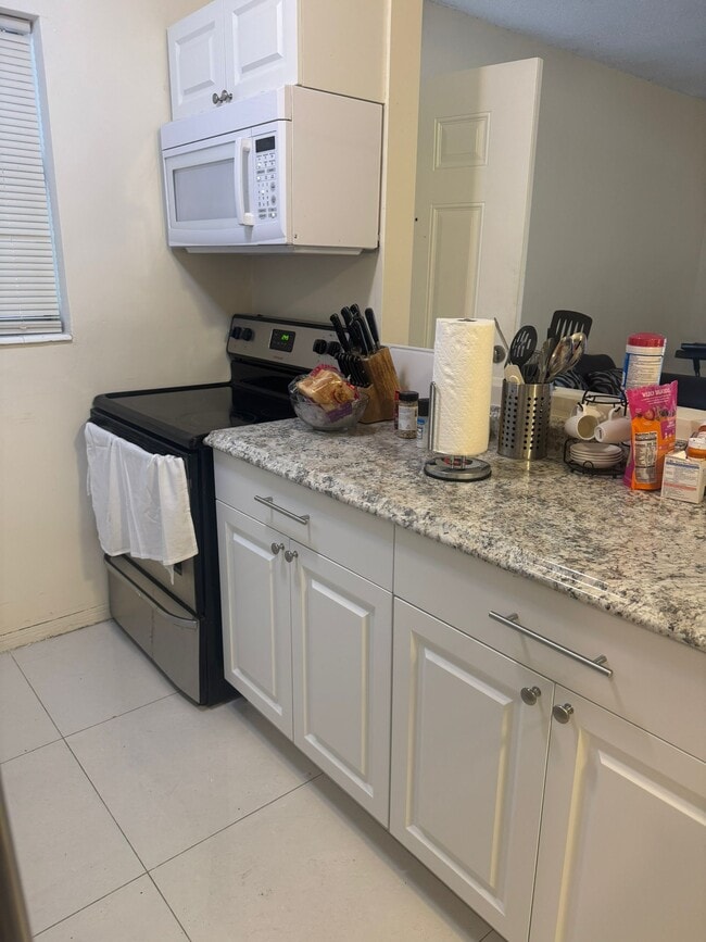 Building Photo - 300 NE 191st St