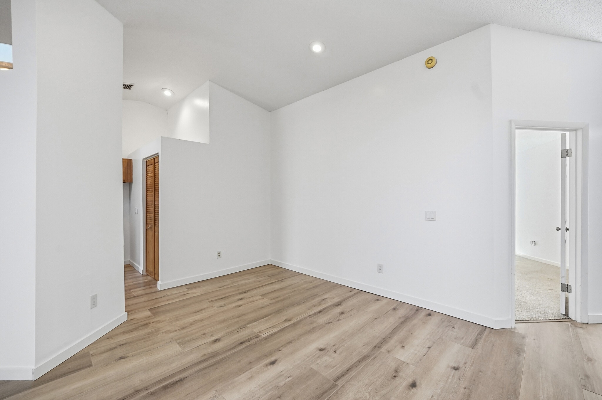 Building Photo - 11149 Losco Junction Dr S