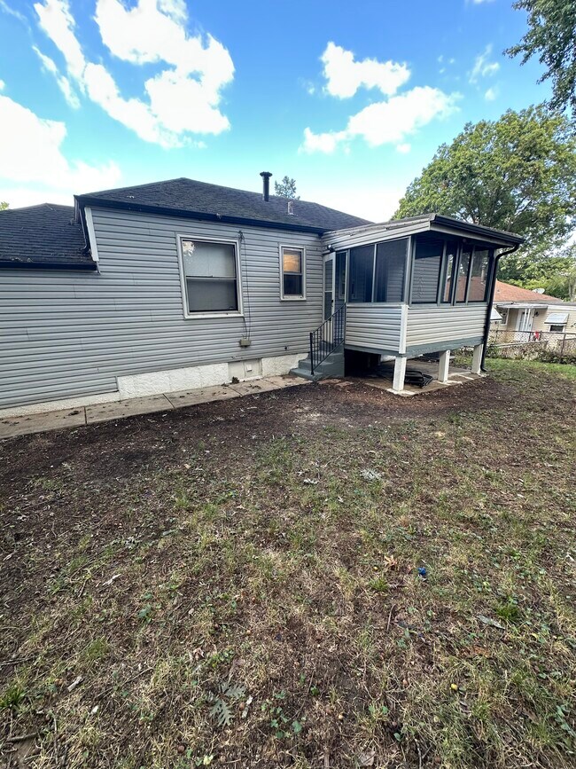Building Photo - 7405 Sharon Dr