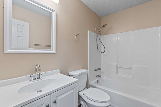 Building Photo - Affordable in the Heart of Jacksonville