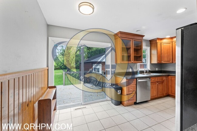 Building Photo - Available Now in Fenton!!!