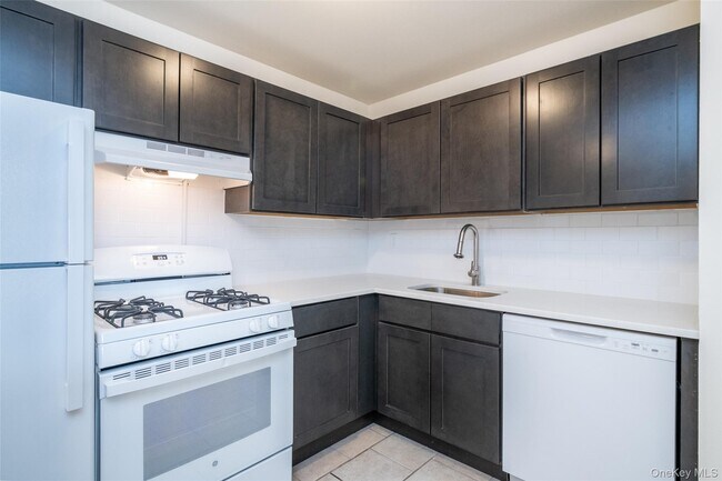 Building Photo - 125 Lake St