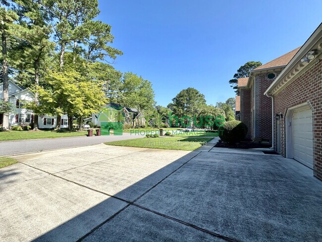 Building Photo - 948 Forest Lakes Cir