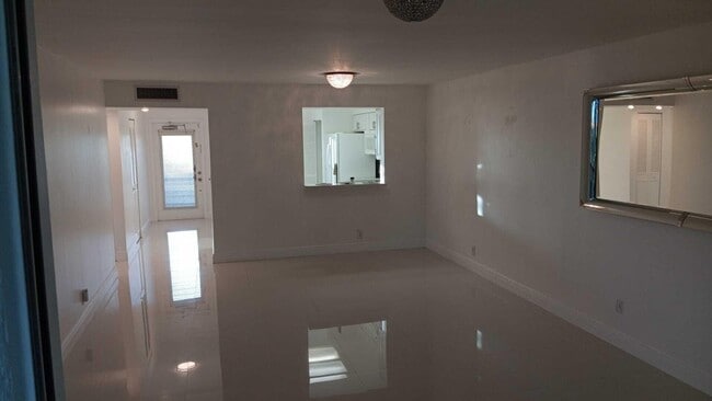 Building Photo - 370 NW 76th Ave