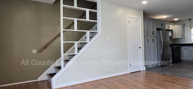 Building Photo - 1517 Richard Ave