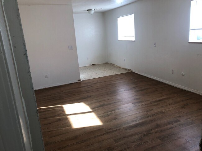 Building Photo - Mountain views | Near downtown Golden | Quaint apartment building