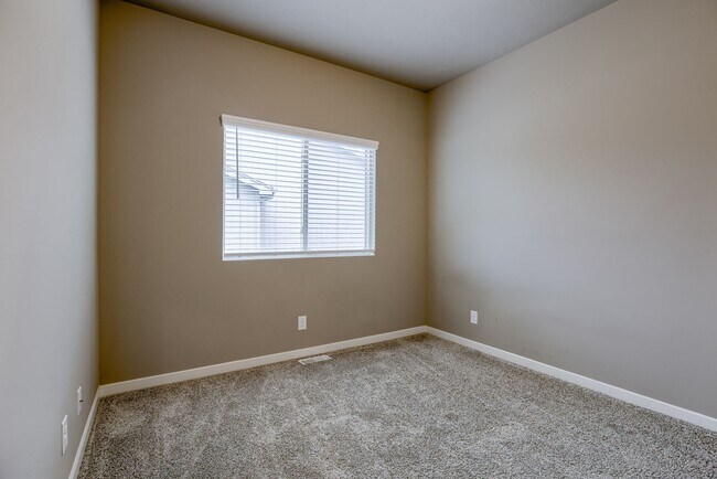 Building Photo - Gorgeous 3 Bedroom In Papillion!!