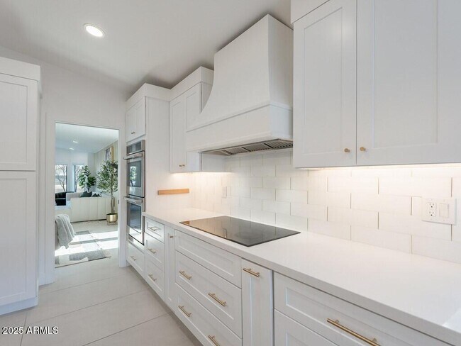 Building Photo - 4748 E Redfield Rd