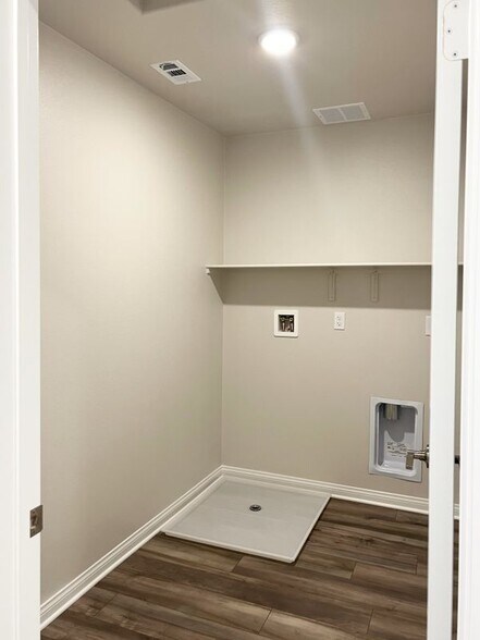 Building Photo - 9752 New Frst Ln