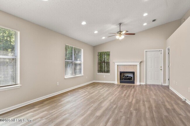 Building Photo - 3924 Victoria Landing Dr S