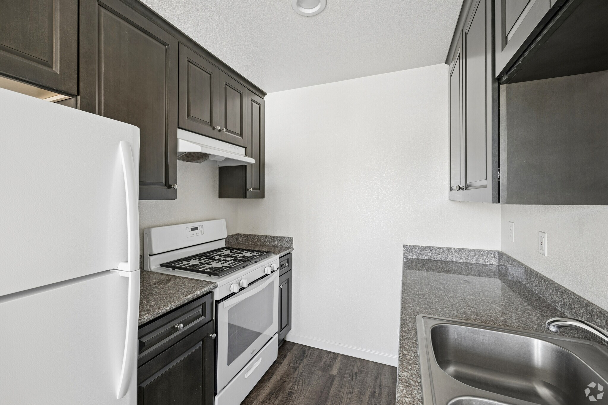 1BR, 1BA - 675SF - Kitchen - Locke-Haven Apartments